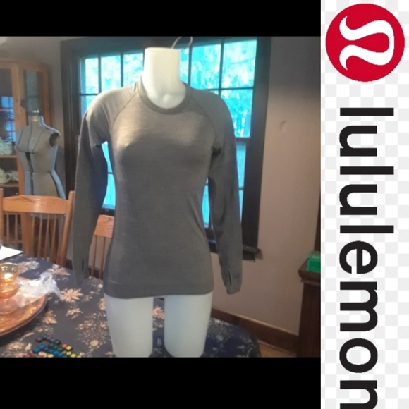 Size 2 Lululemon athletic long sleeve thumb hole shirt